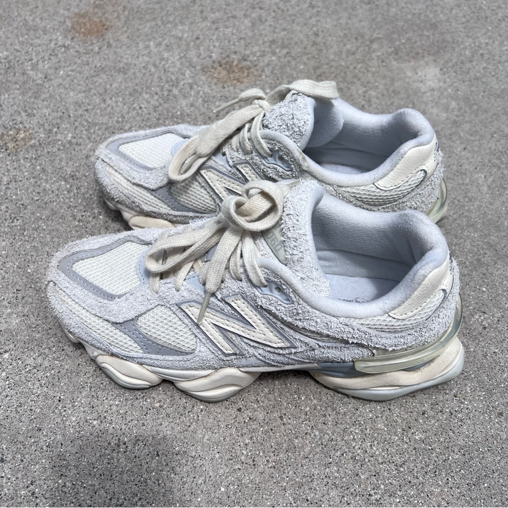 New Balance 9060 - Gray Sea Salt Sneakers